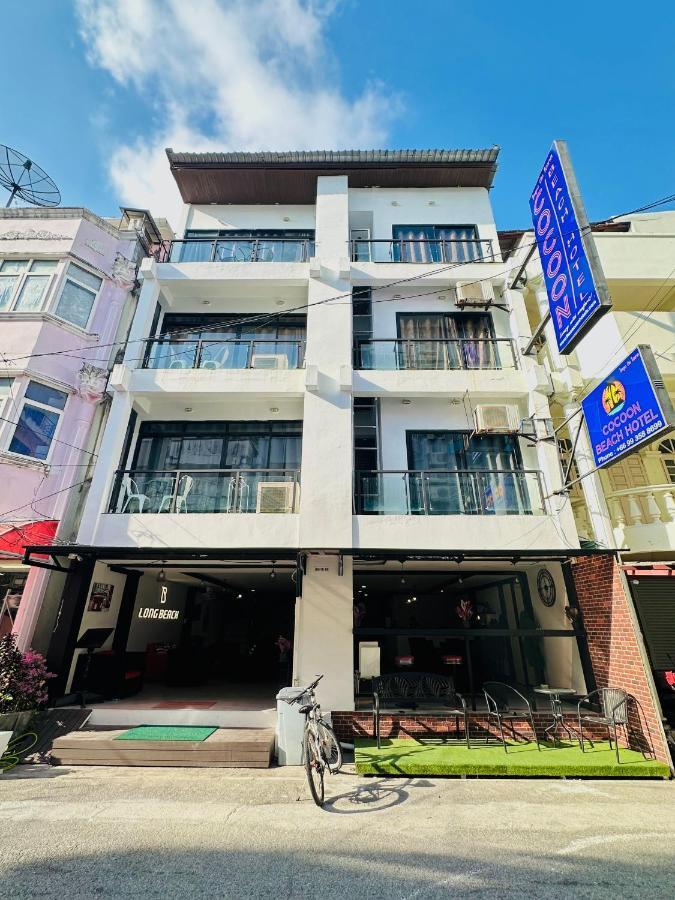 Hotel Beachwalk Patong Esterno foto