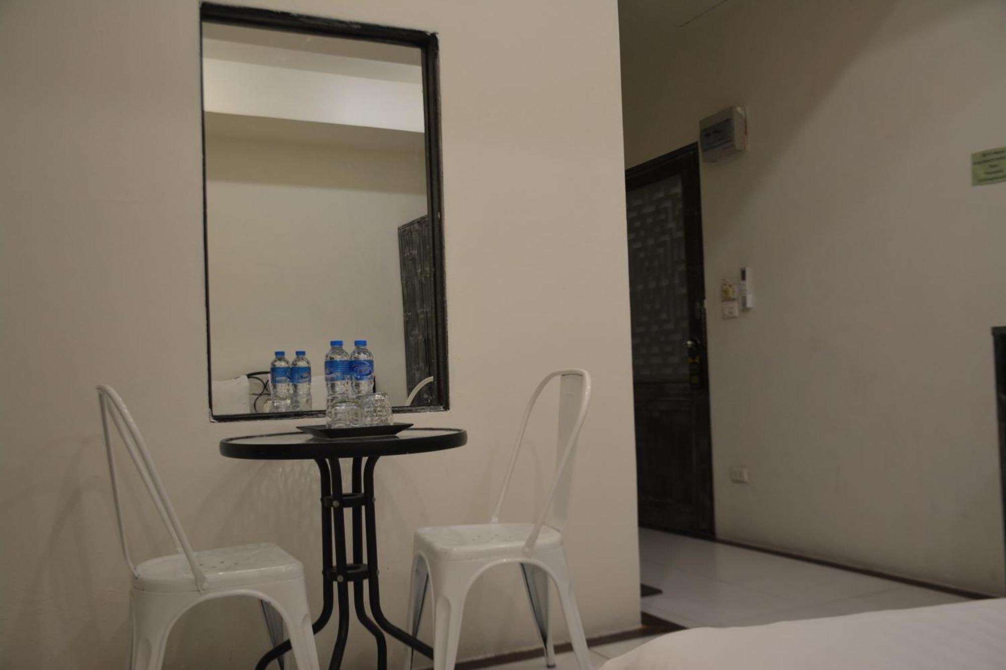 Hotel Beachwalk Patong Esterno foto