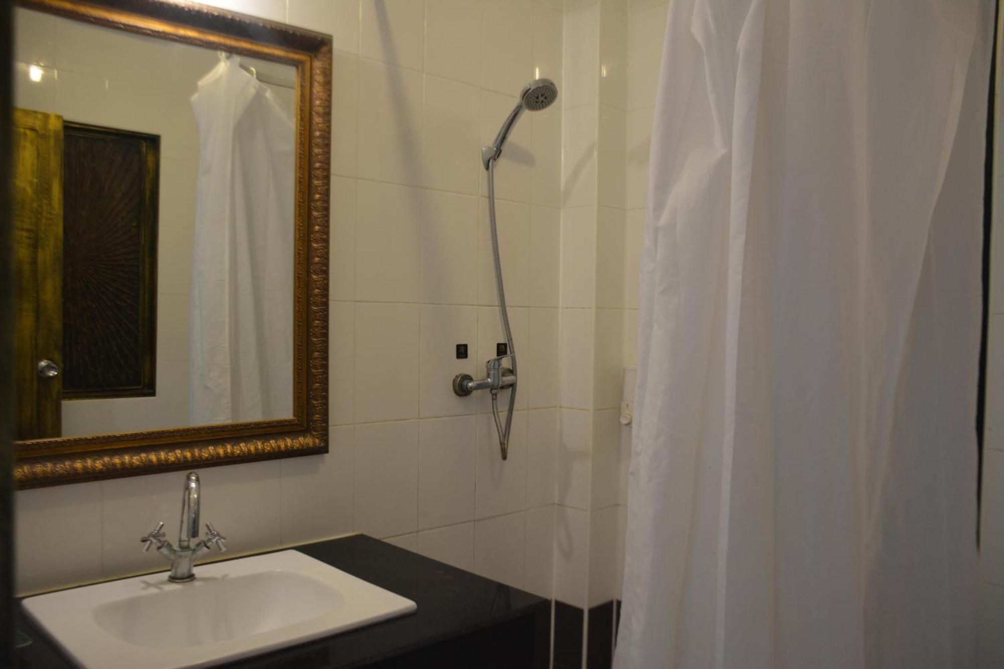 Hotel Beachwalk Patong Esterno foto