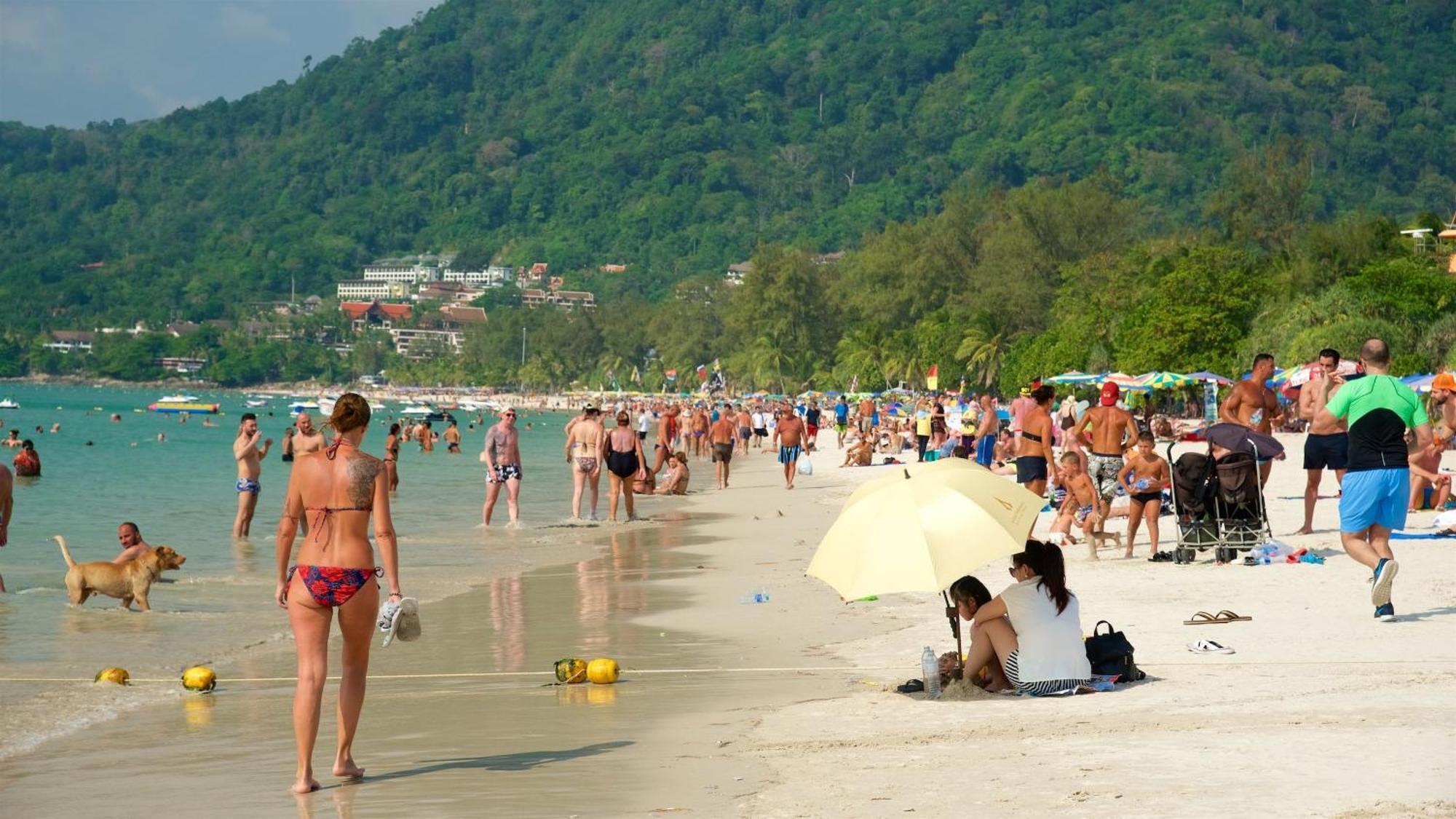 Hotel Beachwalk Patong Esterno foto